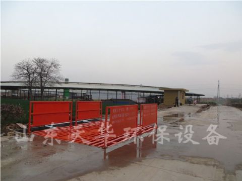 點(diǎn)擊查看詳細(xì)信息<br>標(biāo)題：中鐵建3.7*5標(biāo)準(zhǔn)洗車機(jī)案例 閱讀次數(shù)：2651